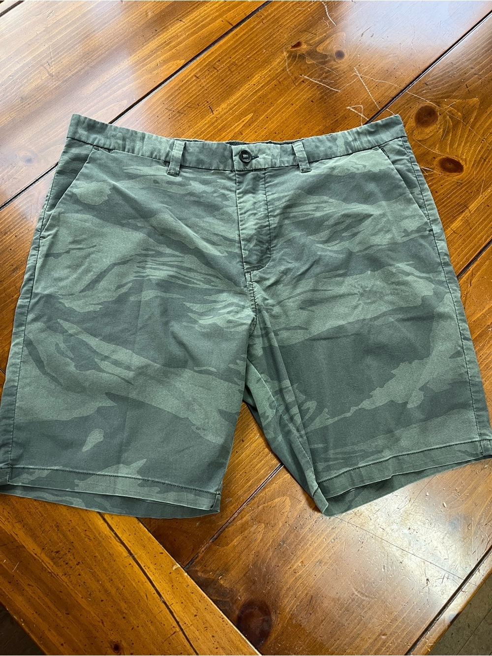 Billabong Men's Camo Chino Shorts Green Camouflage Size 38 EUC